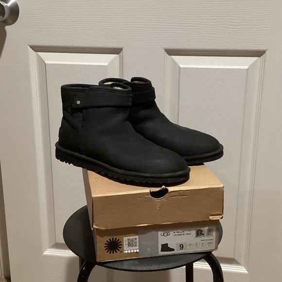 UGG RELLA Water Resistant Boots - Size 9 - Picture 1 of 8